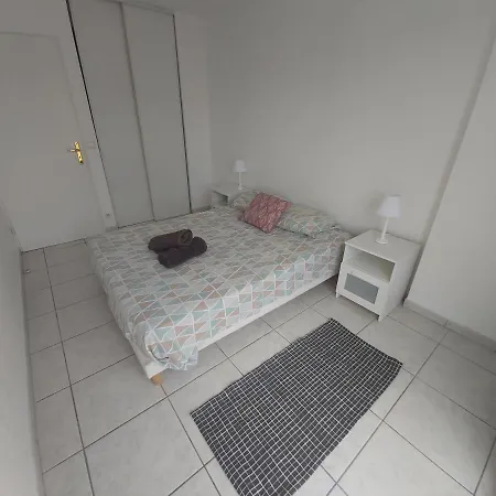 Centre, Grand T2 Balcon Pkg, Gare 600m, Tres Calme Апартаменты