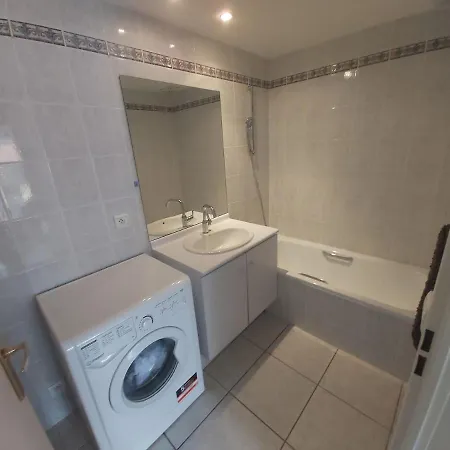 Apartment Centre, Grand T2 Balcon Pkg, Gare 600m, Tres Calme *