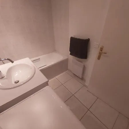 Centre, Grand T2 Balcon Pkg, Gare 600m, Tres Calme Apartamento