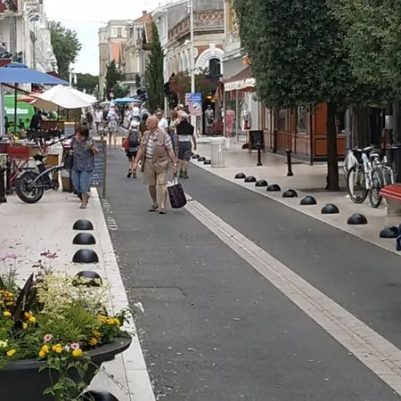 Апартаменты Centre, Grand T2 Balcon Pkg, Gare 600m, Tres Calme